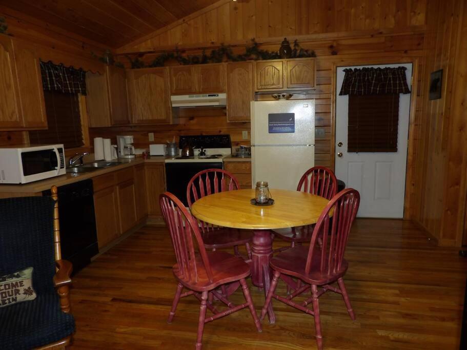 Beary Tale! Your Happily Ever After Starts Here! Sevierville Exterior foto